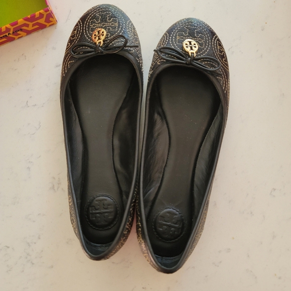 Tory Burch Chelsea Flats - Picture 2 of 8